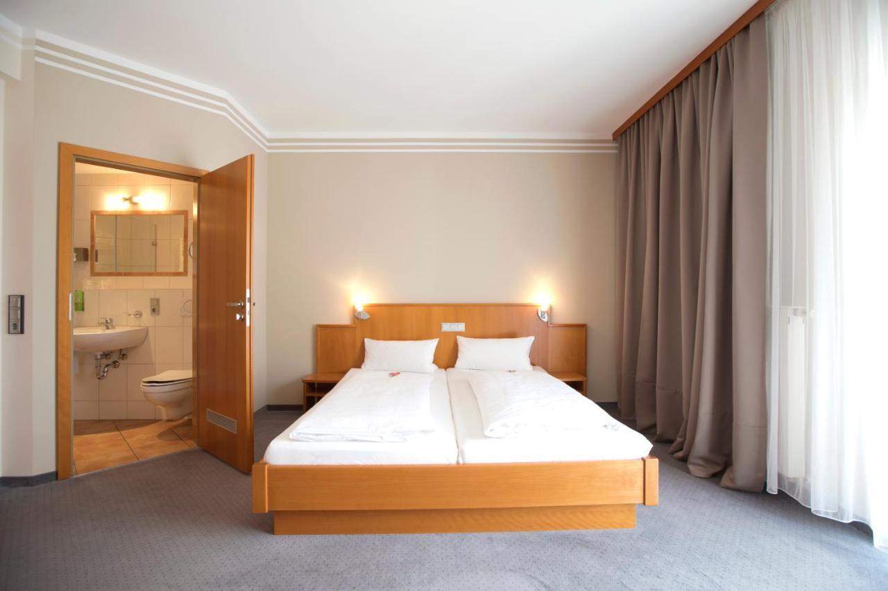 Neumaiers Hirsch -gasthof Und Hotel 3*